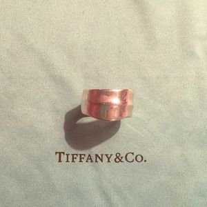 Tiffany’s ( Retired) Leaf Ring - Size 5